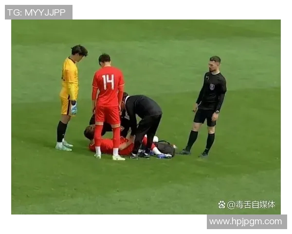 足球明星被困酒店引发粉丝围堵事件现场混乱不堪